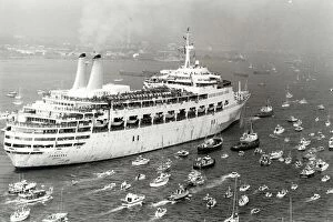 Images Dated 13th July 1982: The P&O cruise ship Canberra returns to Southampton water after service as a troopship