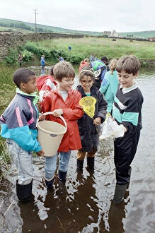 Images Dated 5th July 1990: Pond dipping... pupils of Sheepridges Ashbrow Junior School (from left