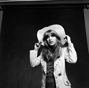 Images Dated 1st August 1972: Pop singer Lynsey De Paul. 1st August 1972