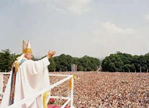 Pope John Paul II Visit to Scotland June 1982 addressing a congregation in Glasgow Pope John Paul II Visit to Scotland June 1982 addressing a congregation in Glasgow
