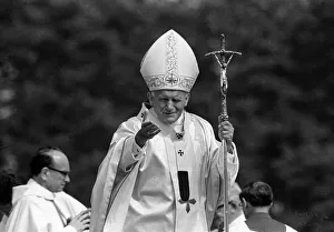 Pope John Paul II waves to the welcoming crowd at Cardiff airport LFEY003 Pope John Paul II waves to the welcoming crowd at Cardiff airport LFEY003