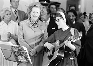 Images Dated 11th July 1980: Prime Minister Margaret Thatcher visits Toynbee Hall in the East End