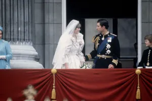 Prince Charles and Princess Diana stand on the balcony of Buckingham Palace Prince Charles and Princess Diana stand on the balcony of Buckingham Palace