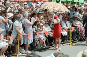 Mirror/1500to1599 01510/princess diana prince charles overseas visit Mirror/1500to1599 01510/princess diana prince charles overseas visit