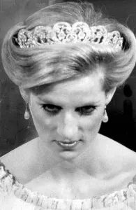 Princess Diana wearing tiara and new hair style - November 1984 Princess Diana wearing tiara and new hair style - November 1984