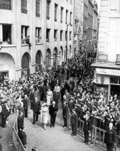 Princess Elizabeth and the Duke of Edinburgh on The rue du Faubourg Saint-Honor Princess Elizabeth and the Duke of Edinburgh on The rue du Faubourg Saint-Honor