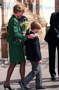 PRINCESS OF WALES WITH PRINCE HARRY AND PRINCE WILLIAM AT NATURAL HISTORY MUSEUM APRIL PRINCESS OF WALES WITH PRINCE HARRY AND PRINCE WILLIAM AT NATURAL HISTORY MUSEUM APRIL