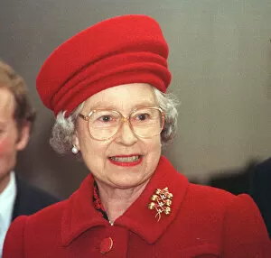 Images Dated 30th November 1998: Queen Elizabeth 11 November 1998 opening the new museum of Scotland in Edinburgh