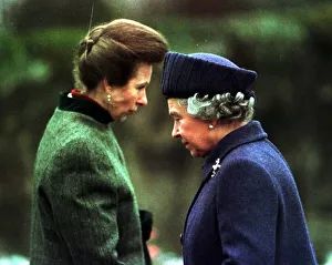 Queen Elizabeth greets local residents and lays a wreath of flowers Queen Elizabeth greets local residents and lays a wreath of flowers