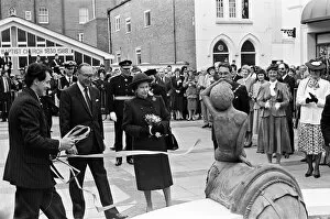 Images Dated 24th March 1988: Queen Elizabeth II visits Leamington Spa, Warwickshire. 24th March 1988