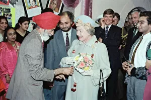 Images Dated 9th December 1993: Queen Elizabeth II visits Leicester. 9th December 1993