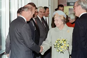 Images Dated 9th December 1993: Queen Elizabeth II visits Leicester Royal Infirmary. 9th December 1993