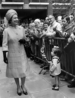 Images Dated 23rd June 1971: Queen Elizabeth II visits Manchester. Barriers couldn