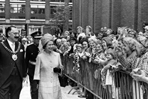 Images Dated 23rd June 1971: Queen Elizabeth II visits Manchester. The Queen walks through the Manchester Evening News