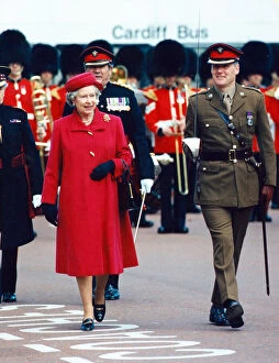 Images Dated 15th October 1993: Queen Elizabeth II visits the National Museum. The Queen inspects the 1st regiment Royal