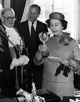 The Queen examines a Royal Doulton crystal goblet presented to her by the Lord Mayor The Queen examines a Royal Doulton crystal goblet presented to her by the Lord Mayor