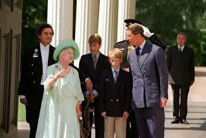 Images Dated 4th August 1995: Queen Mother Birthdays August 1995 On her 90th Birthday outside Clarence House