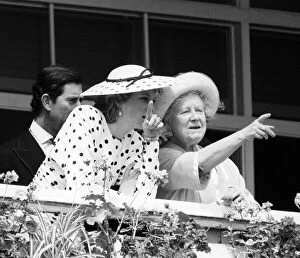 Images Dated 15th June 1988: Queen Mother with Prince Charles and Princess Diana at Royal Ascot. 15th June 1988