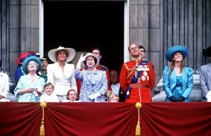 Images Dated 13th June 1987: The Queen with royal family on balcolny for trooping of the colour ceremony June