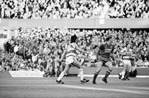 Images Dated 8th November 1986: Queens Park Rangers 1 v. Liverpool 3. Division One Football. November 1986 LF20-27-006