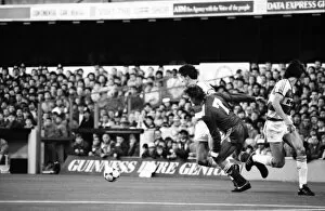 Images Dated 8th November 1986: Queens Park Rangers 1 v. Liverpool 3. Division One Football. November 1986 LF20-27-050