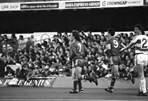 Images Dated 8th November 1986: Queens Park Rangers 1 v. Liverpool 3. Division One Football. November 1986 LF20-27-048