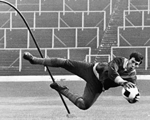 Racing Club of Argentina goalkeeper Mario Cejas training ahead of the World Club Racing Club of Argentina goalkeeper Mario Cejas training ahead of the World Club