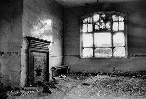 Images Dated 10th July 1977: The remains of the waiting room of Blaydon Railway Station on 10th July 1977 which has