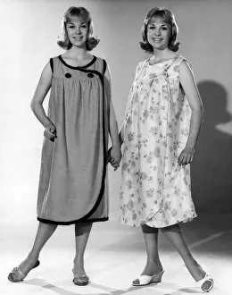 Reveille fashions1962: Baker Twins. Susan and Jennifer Baker July 1962 P011083 Reveille fashions1962: Baker Twins. Susan and Jennifer Baker July 1962 P011083