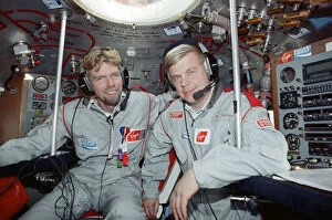Images Dated 12th December 1990: Richard Branson and co-pilot Per Lindstrand pictured in Southern Japan