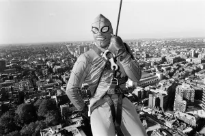 Richard Branson dressed as spiderman leaves the top of Centre Point. 2nd November 1985 Richard Branson dressed as spiderman leaves the top of Centre Point. 2nd November 1985