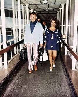 Images Dated 25th June 1971: Richard Burton Actor with Elizabeth Taylor at London Airport dbase msi