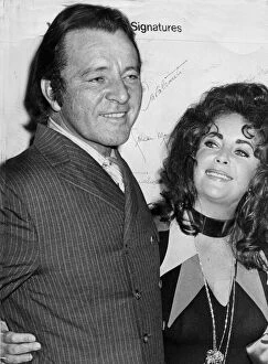 Images Dated 1st October 1970: Richard Burton and Elizabeth Taylor at event in London - October 1970