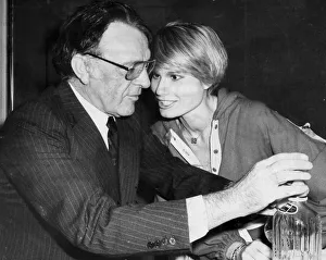 Richard Burton and wife Suzy Hunt in bar - February 1977 03/02/1977 Richard Burton and wife Suzy Hunt in bar - February 1977 03/02/1977