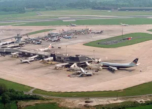 Ringway Airport Manchester Satalite Aircraft Terminals May 89 Airline in airport Ringway Airport Manchester Satalite Aircraft Terminals May 89 Airline in airport