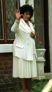 Mirror/0000to0099 00078/rita rogers psychic home lower pilsley august Mirror/0000to0099 00078/rita rogers psychic home lower pilsley august