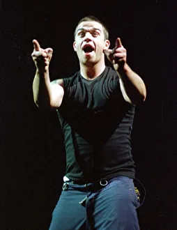 Mirror/0100to0199 00166/robbie williams concert wembley arena february Mirror/0100to0199 00166/robbie williams concert wembley arena february