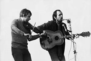 Rod Clements (right) of Lindisfarne performing. 19/10/80 Rod Clements (right) of Lindisfarne performing. 19/10/80