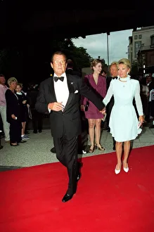 Roger Moore Actor July 98 Arriving for the premiere of Doctor Doolittle at Roger Moore Actor July 98 Arriving for the premiere of Doctor Doolittle at