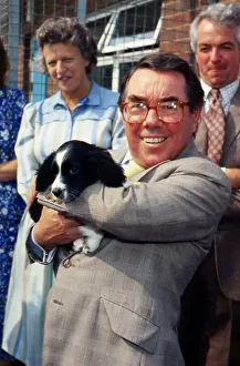 Ronnie Corbett at Edinburgh Cat and Dog home August 1989 Ronnie Corbett at Edinburgh Cat and Dog home August 1989