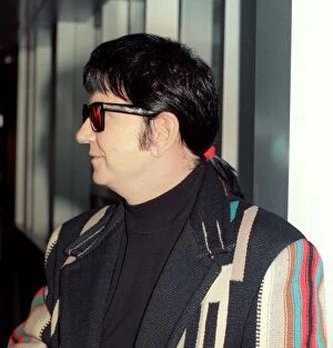 Images Dated 30th November 1988: Roy Orbison at Heathrow Airport November 1988 in multi coloured coat