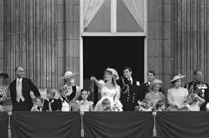 THE ROYAL FAMILY ON THE BALCONY OF BUCKINGHAM PALACE AFTER THE ROYAL WEDDING OF THE DUKE THE ROYAL FAMILY ON THE BALCONY OF BUCKINGHAM PALACE AFTER THE ROYAL WEDDING OF THE DUKE