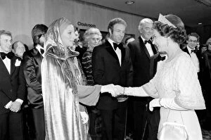 Images Dated 17th March 1975: Royalty: Entertainment: Film. H. R. H. The Queen at Royal Premiere 'Funny Lady'