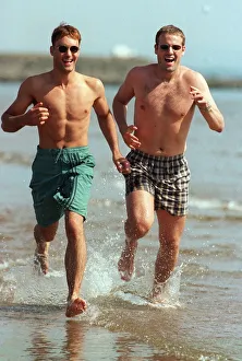 RUNNING BEARS PAUL WEARS SHORTS BY MOTO MARK WEARS SPEEDO CHECK SHORTS RUNNING BEARS PAUL WEARS SHORTS BY MOTO MARK WEARS SPEEDO CHECK SHORTS
