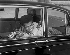 Sammy Davis Jnr arriving at Luton Airport. 26th September 1972 72 9272 Sammy Davis Jnr arriving at Luton Airport. 26th September 1972 72 9272