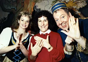 Images Dated 13th January 1990: Saying Happy New Year in sign language two of the cast of the Darlington Civic Theatre