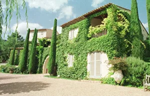SCENE OUTSIDE PRINCESS DIANAS VILLA WHERE SHE IS ON HOLIDAY WITH THE DUCHESS OF YORK SCENE OUTSIDE PRINCESS DIANAS VILLA WHERE SHE IS ON HOLIDAY WITH THE DUCHESS OF YORK