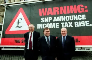 Scottish Secretary Donald Dewar (Left) Deputy Prime Minister John Prescott (Centre Scottish Secretary Donald Dewar (Left) Deputy Prime Minister John Prescott (Centre