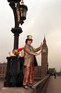 SCREAMING LORD SUTCH OUTSIDE WESTMINSTER, LONDON - 16/10/1991 SCREAMING LORD SUTCH OUTSIDE WESTMINSTER, LONDON - 16/10/1991