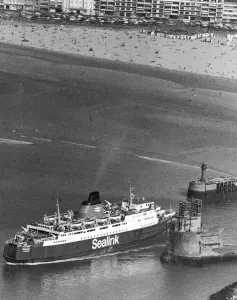Sealink Ferry Hengist sails for England from Boulogne Sealink Ferry Hengist sails for England from Boulogne
